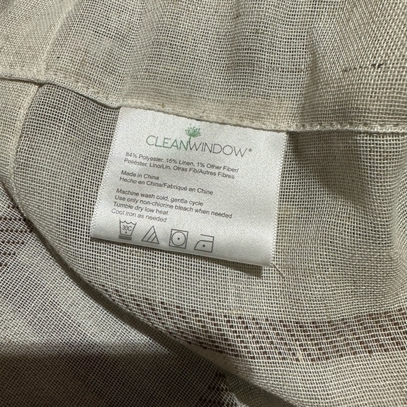 Curtain - Picture 3 of 3